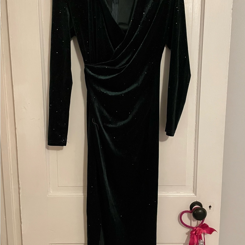 long sleeve, emerald green dress 💞